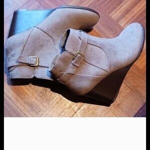 Market & Spruce Taupe Ankle Booties Wedge Heel.NWOTS